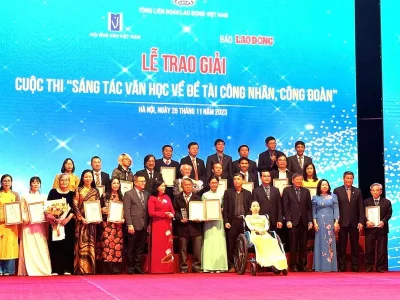 Hãy là người lao động để viết về công nhân