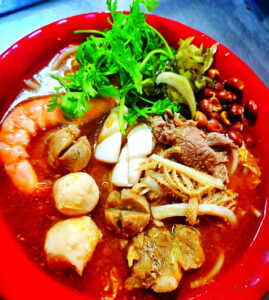 Ăn bún đen Macao (Trung Quốc) ở Chợ Lớn